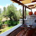 Feriehus Atha-tina:traditional Stone Homes Agios Nikolaos (Mani)