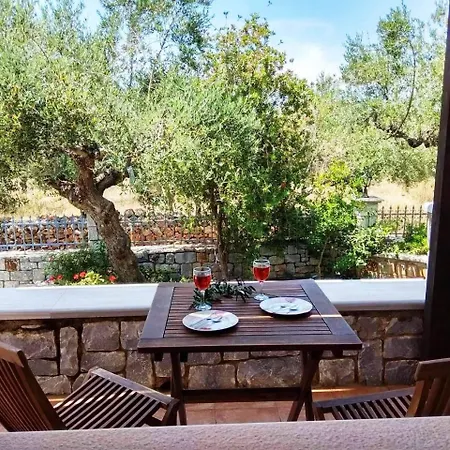 בית נופש Atha-tina:traditional Stone Homes *