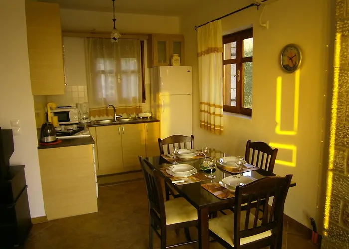 Atha-tina:traditional Stone Homes Ferienhaus Agios Nikolaos (Mani)