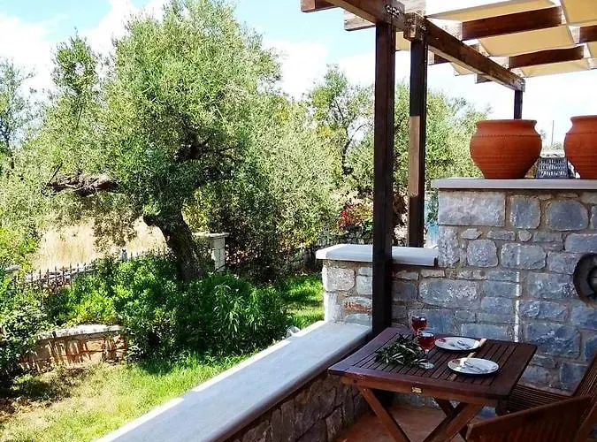 Ferienhaus Atha-tina:traditional Stone Homes Agios Nikolaos (Mani)