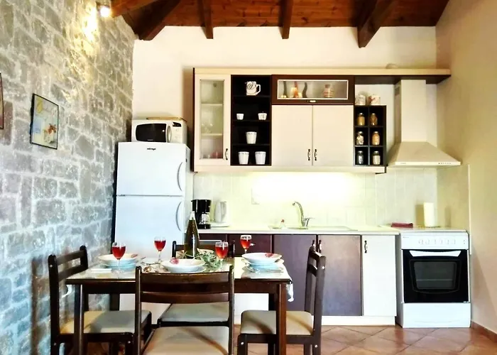 Atha-tina:traditional Stone Homes Hébergement de vacances *