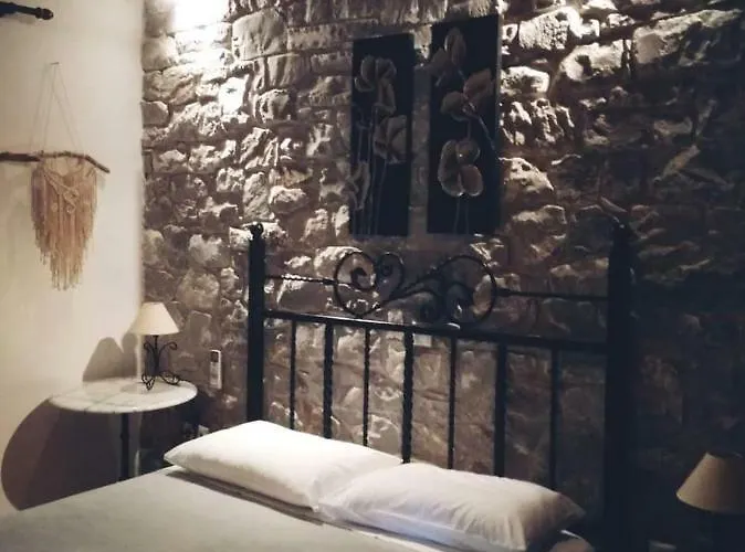 Atha-tina:traditional Stone Homes * Agios Nikolaos (Mani)